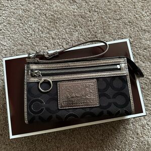 Coach Poppy Wristlet
